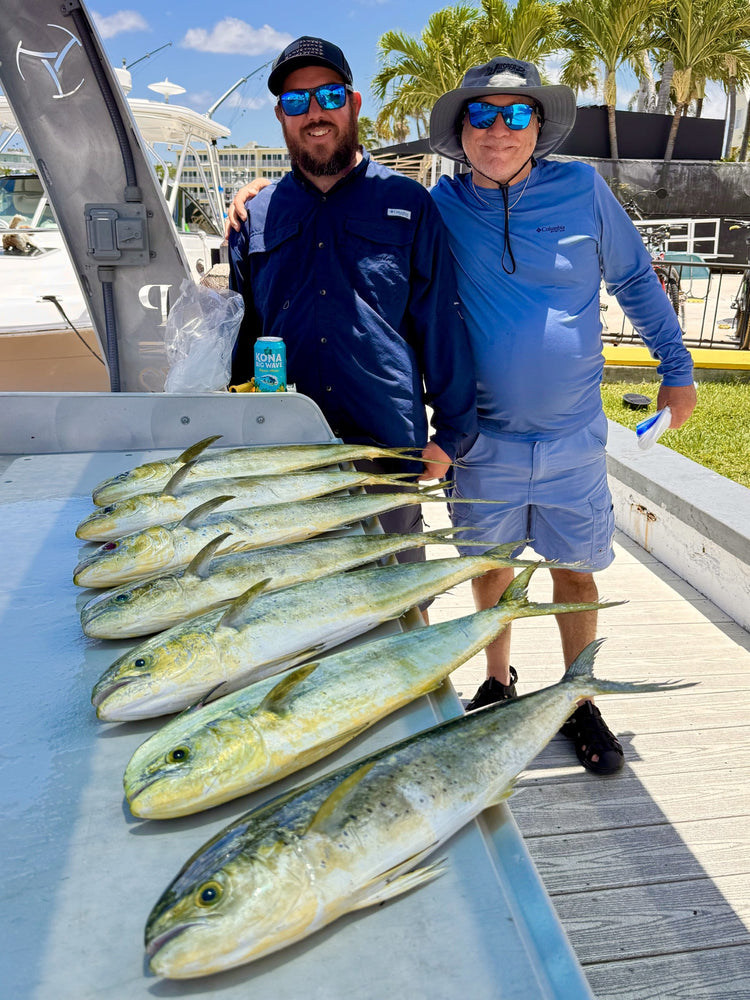 You may have to dodge the seaweed, but there are some mahi out front.